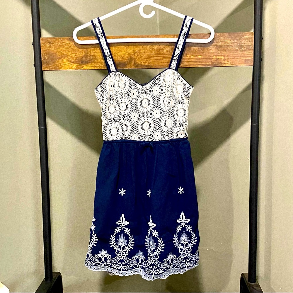 Rue21 blue & white lace and embroidered mini dress size 5